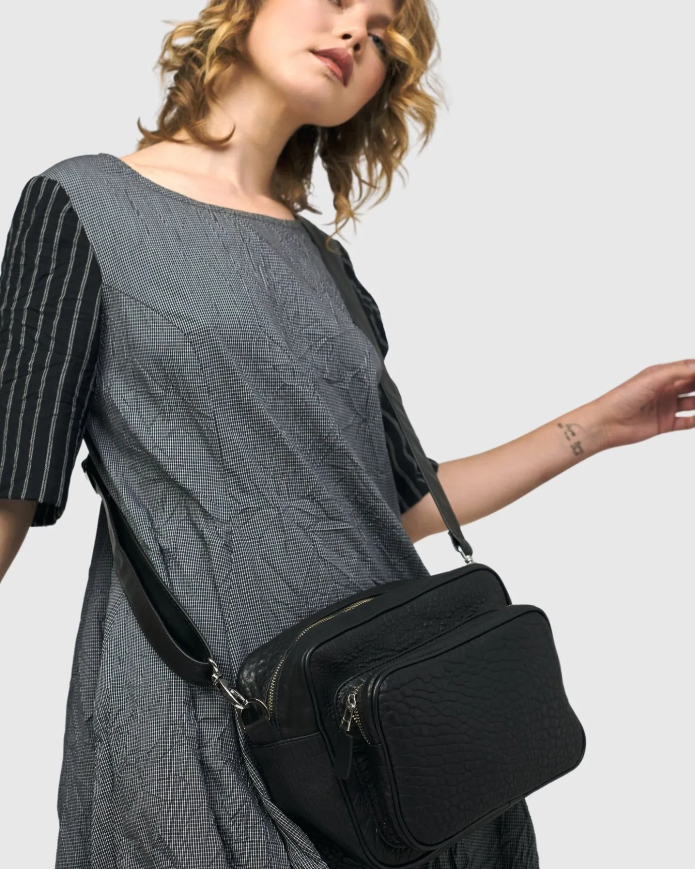 Women Alembika Accessories<Carryall Camera Bag, Black