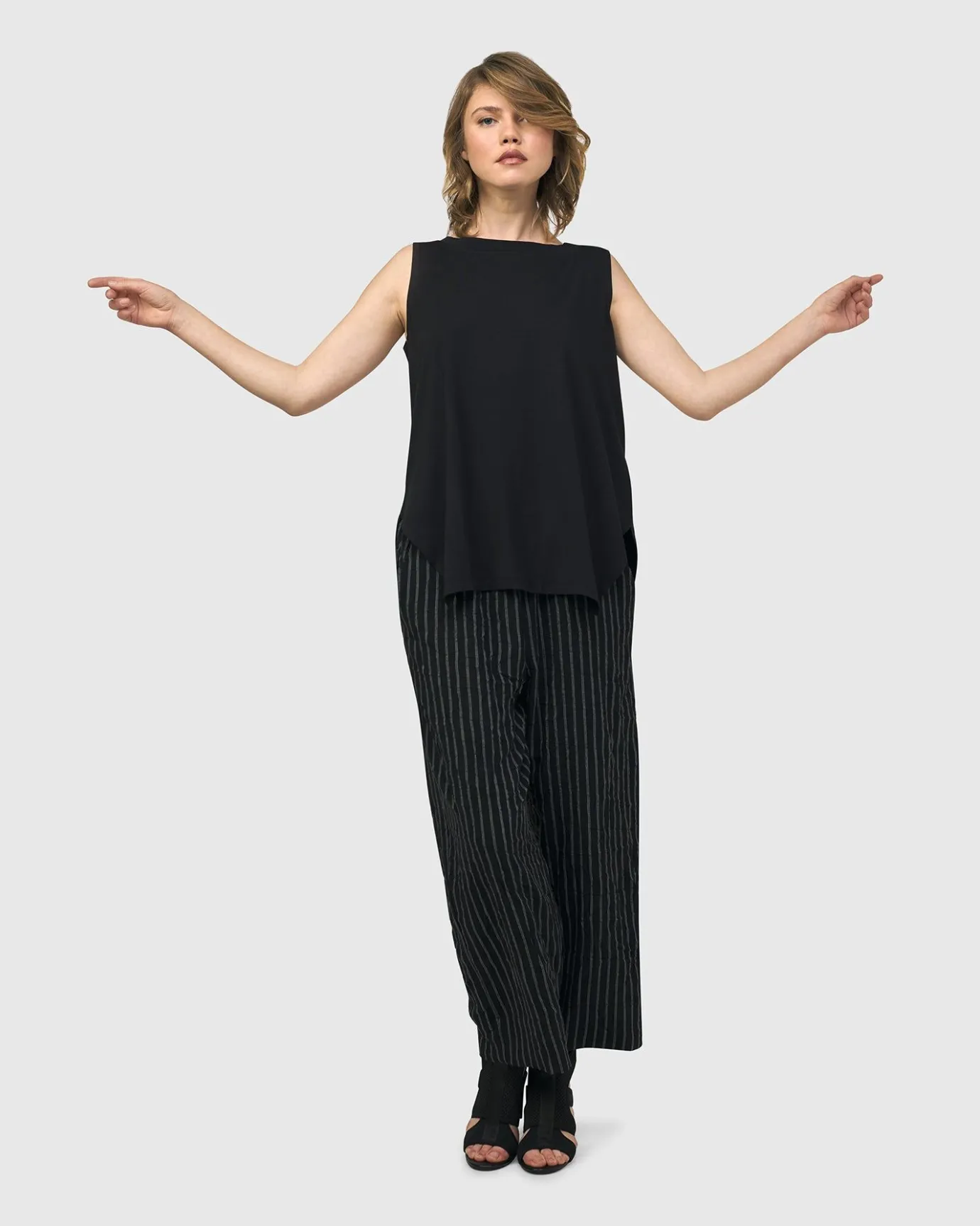 Women Alembika Tops & Tunics<Essential Cutaway Tank Top, Black