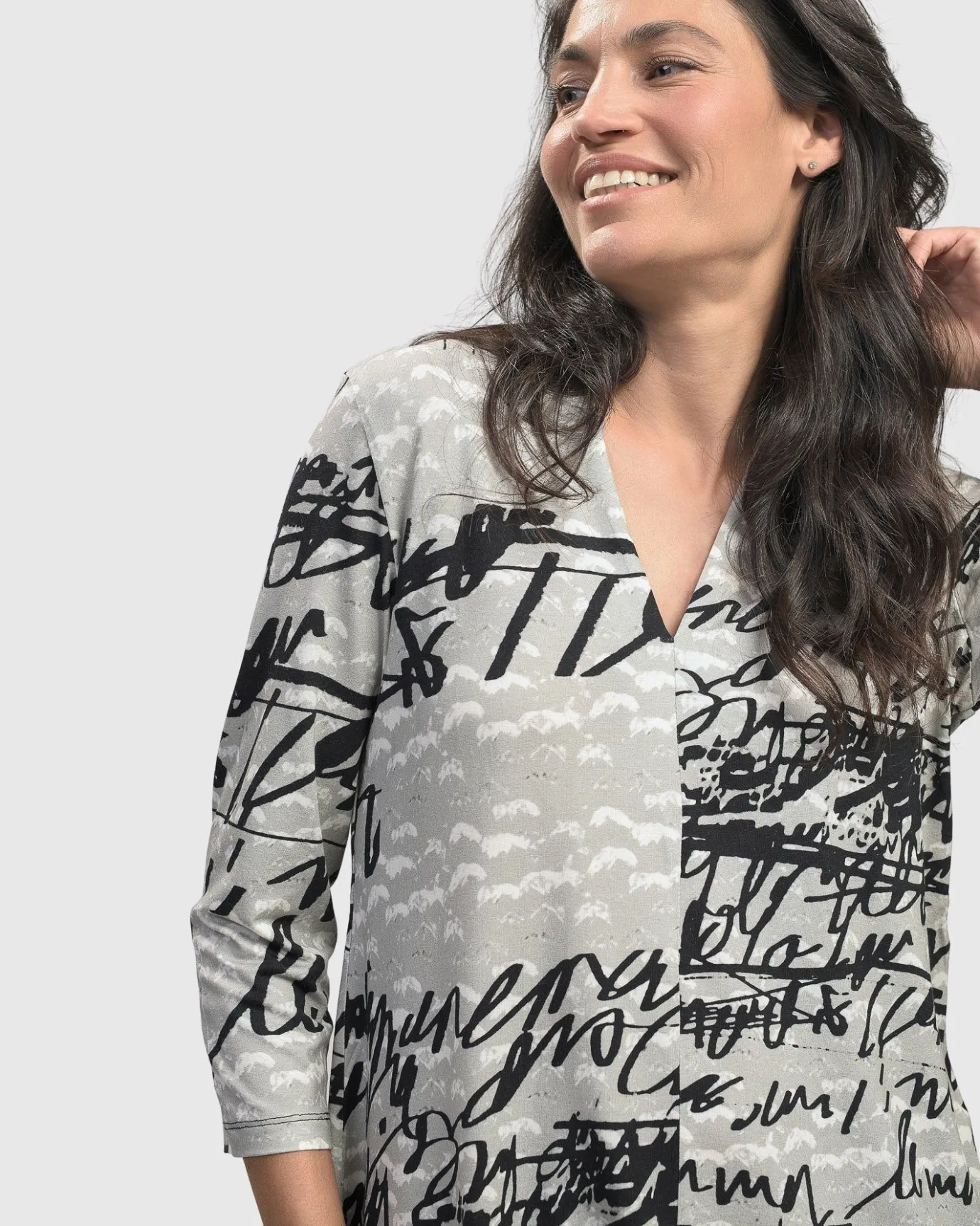 Women Alembika Plus<Flirty Signature V Neck Top, Script