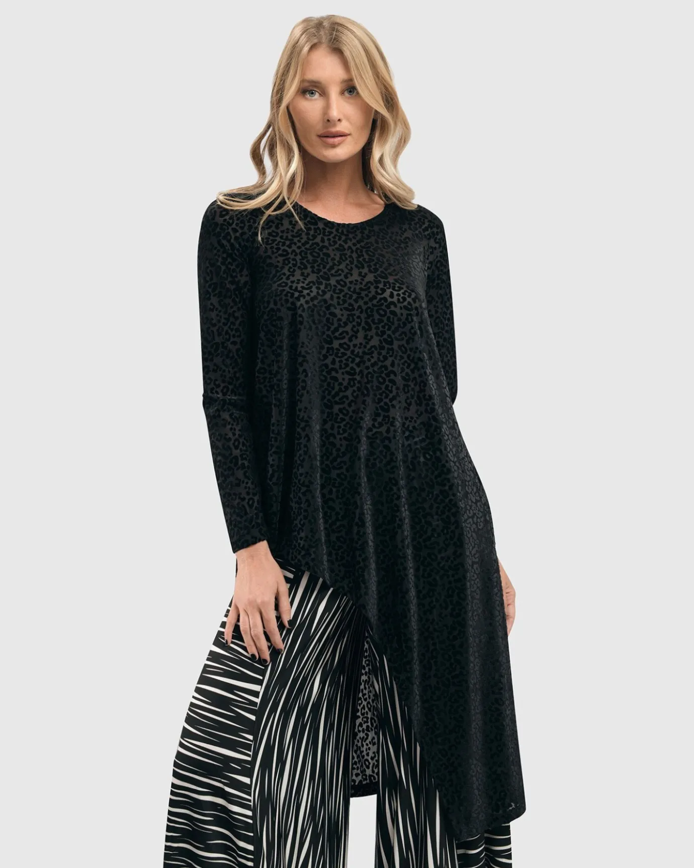 Women Alembika Plus<Leo Flocked Velvet Hi-Lo Tunic Top, Black