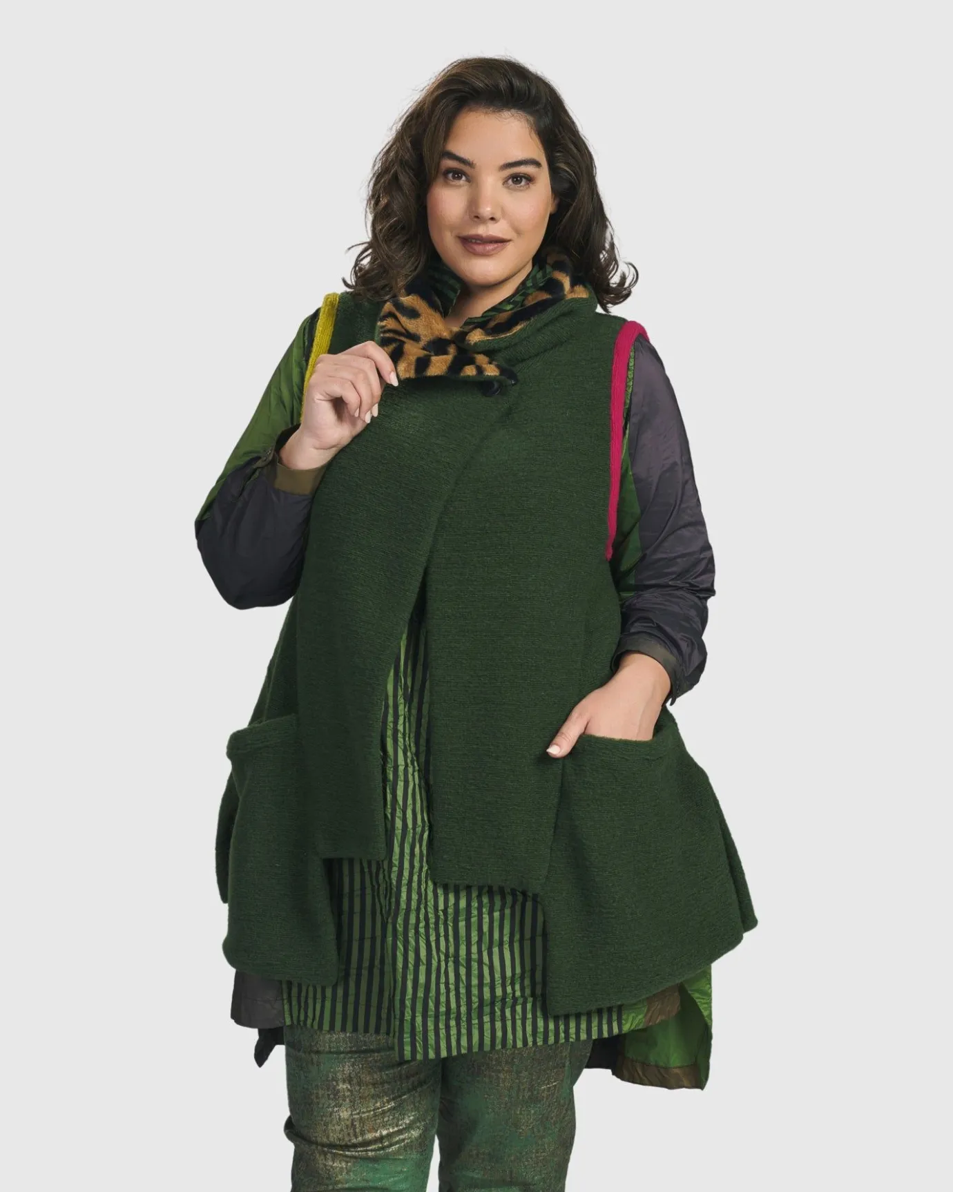 Women Alembika Plus<Life's A Thrill Vest, Hunter