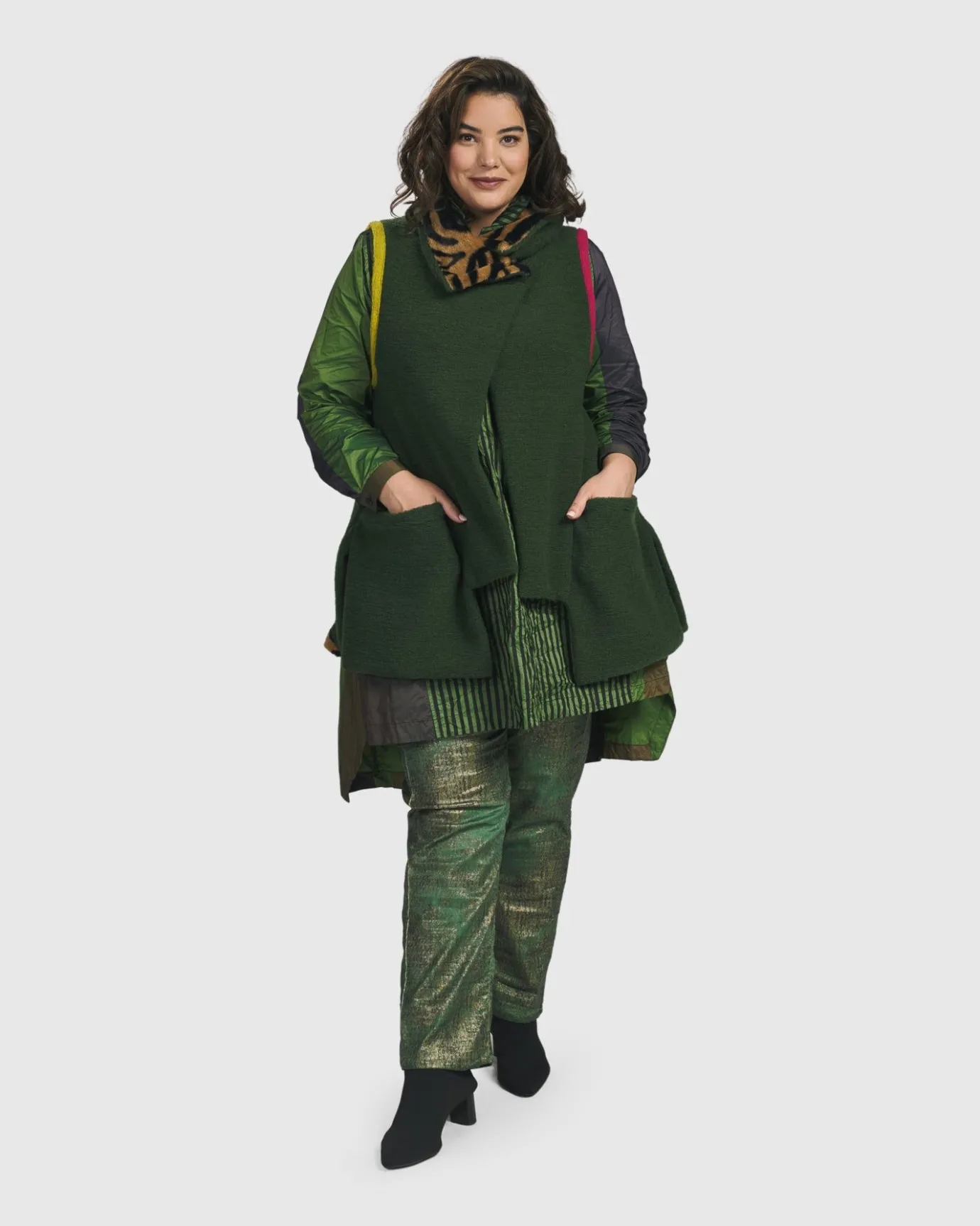 Women Alembika Plus<Life's A Thrill Vest, Hunter