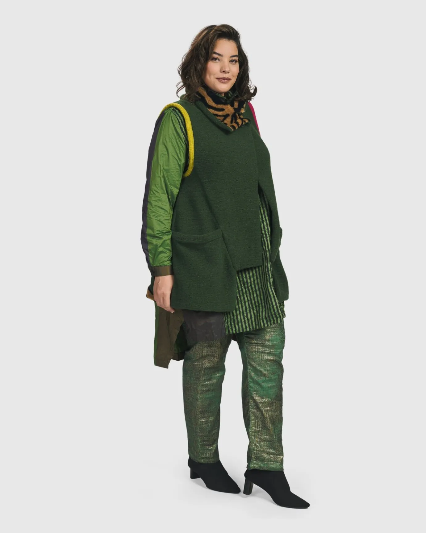 Women Alembika Plus<Life's A Thrill Vest, Hunter