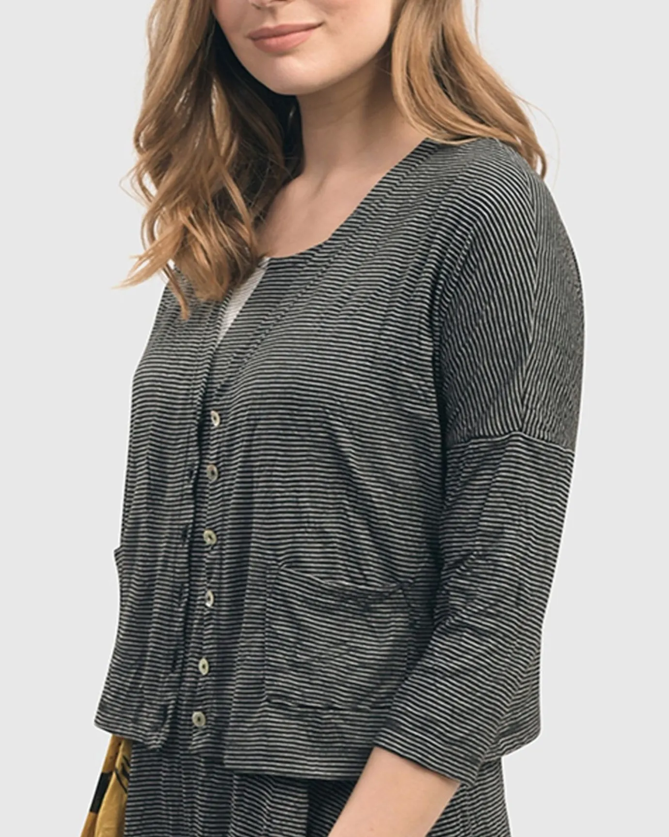 Women Alembika Plus<Linea Crinkle Crop Cardy, Black