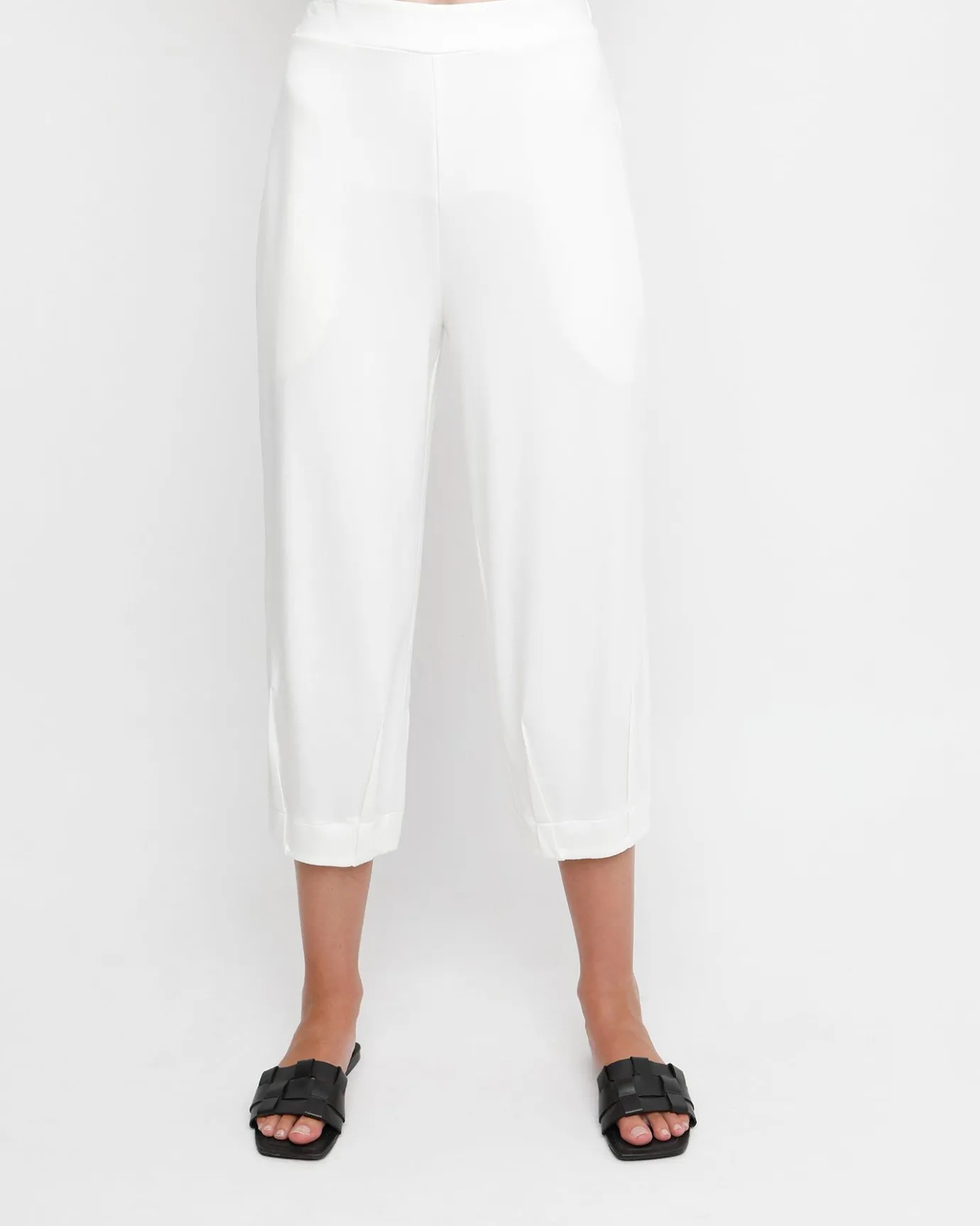 Women Alembika Pants & Skirts<Ozai N Ku Cropped Slim Pants, White