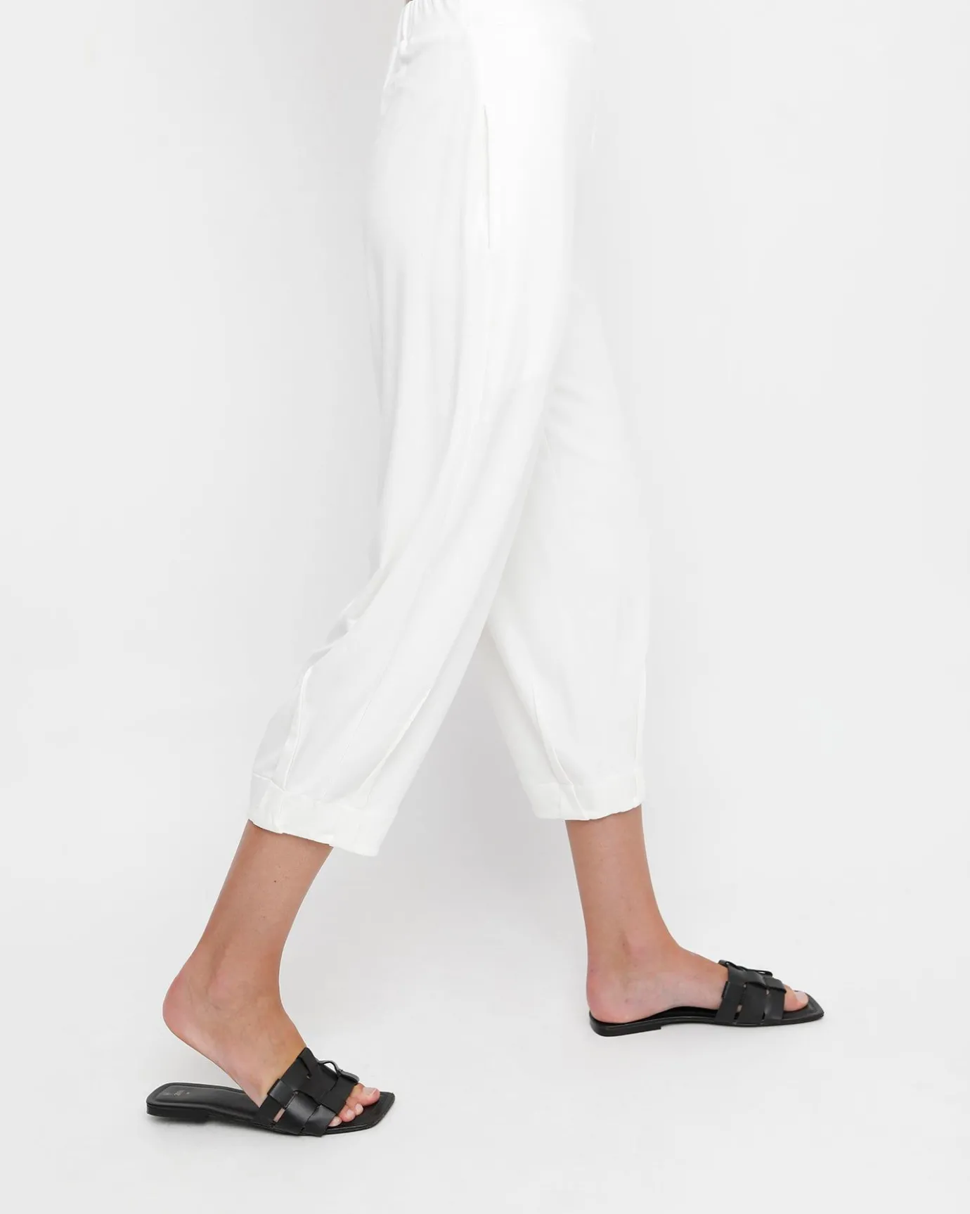 Women Alembika Pants & Skirts<Ozai N Ku Cropped Slim Pants, White