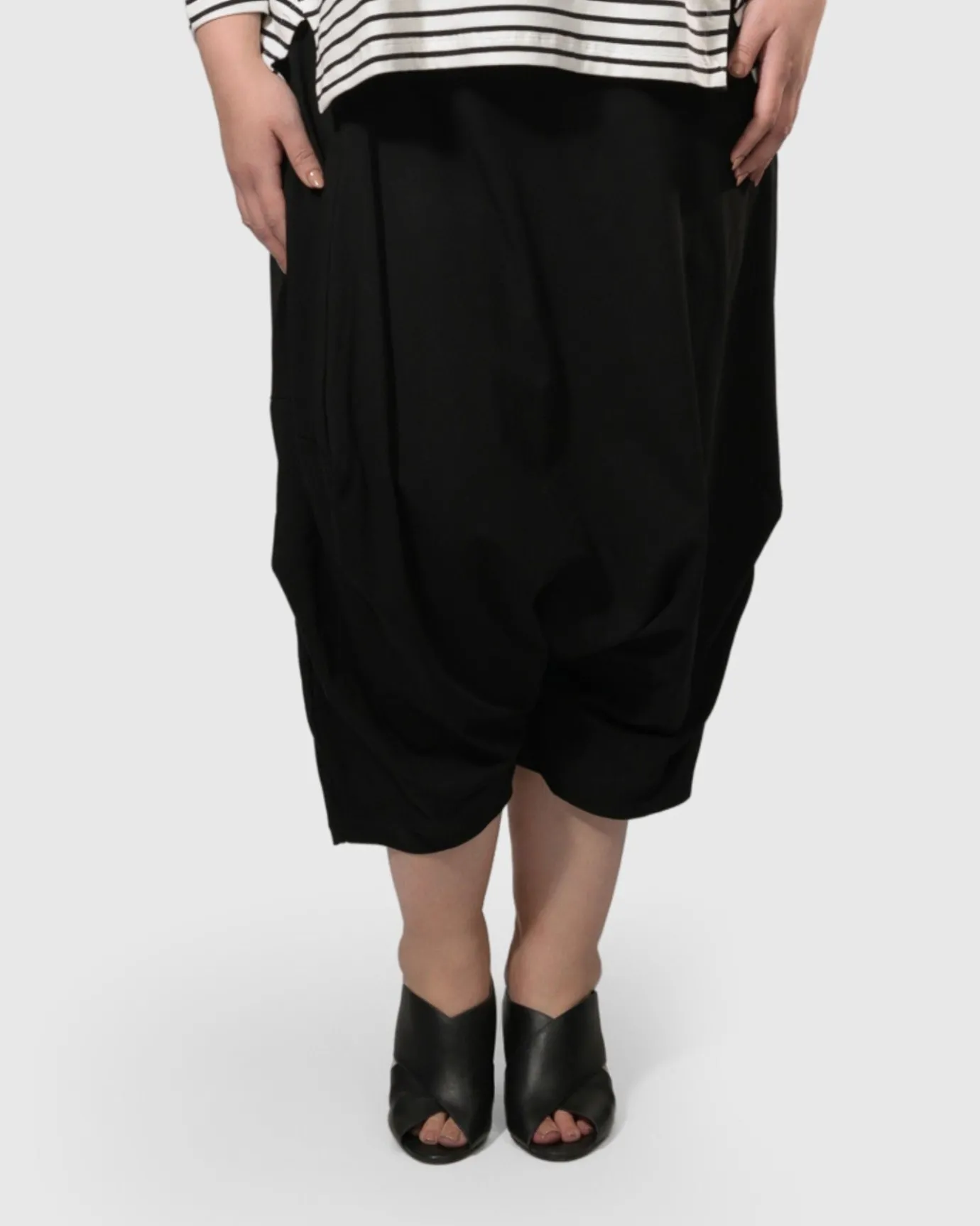 Women Alembika Pants & Skirts<Urban Crop Harem Pants, Black