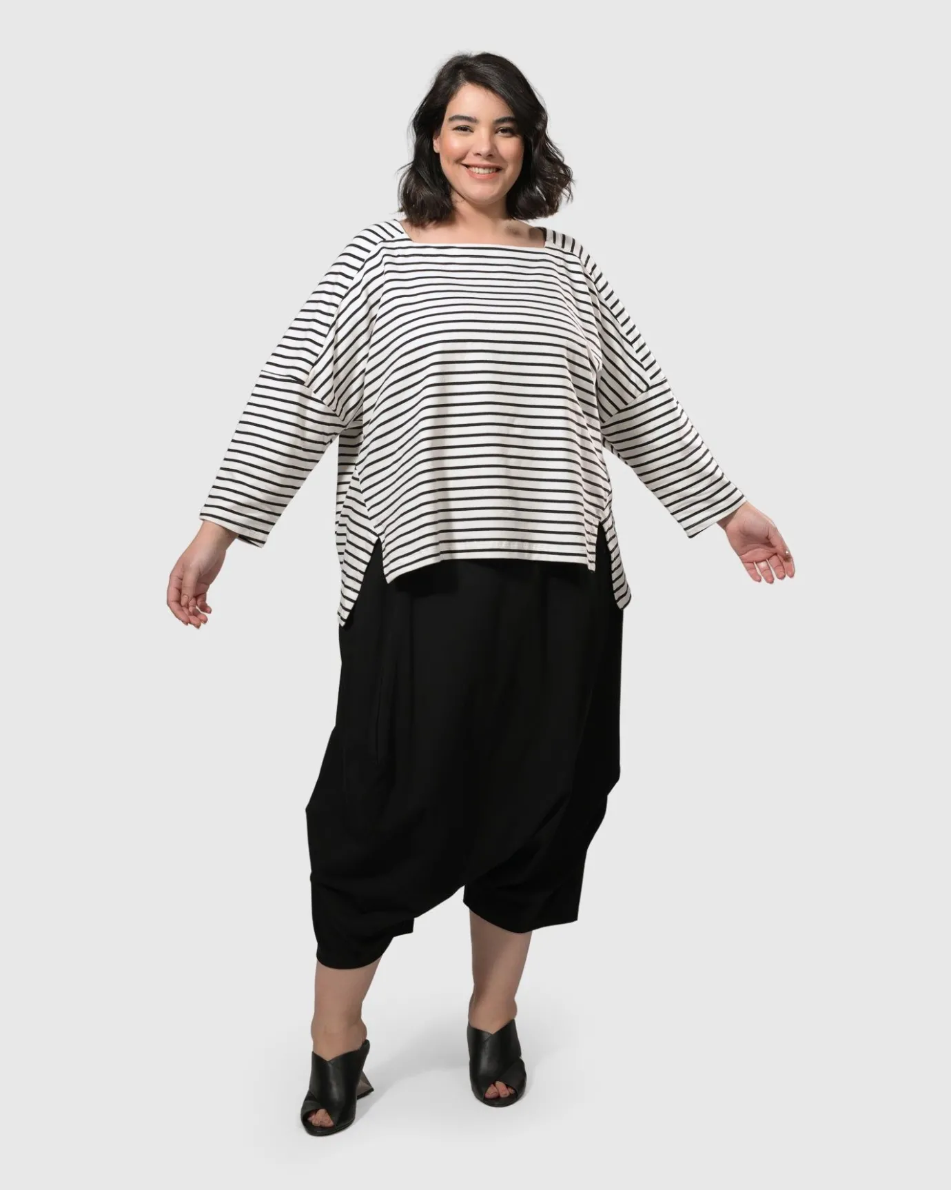 Women Alembika Pants & Skirts<Urban Crop Harem Pants, Black