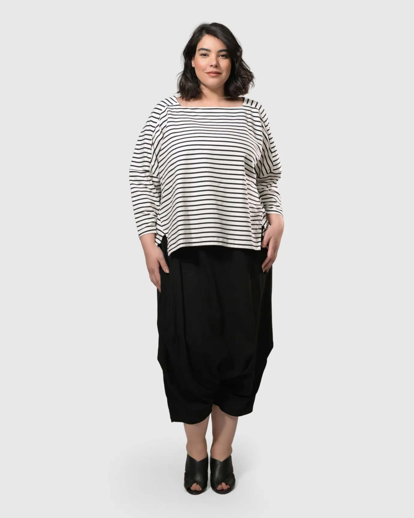 Women Alembika Pants & Skirts<Urban Crop Harem Pants, Black