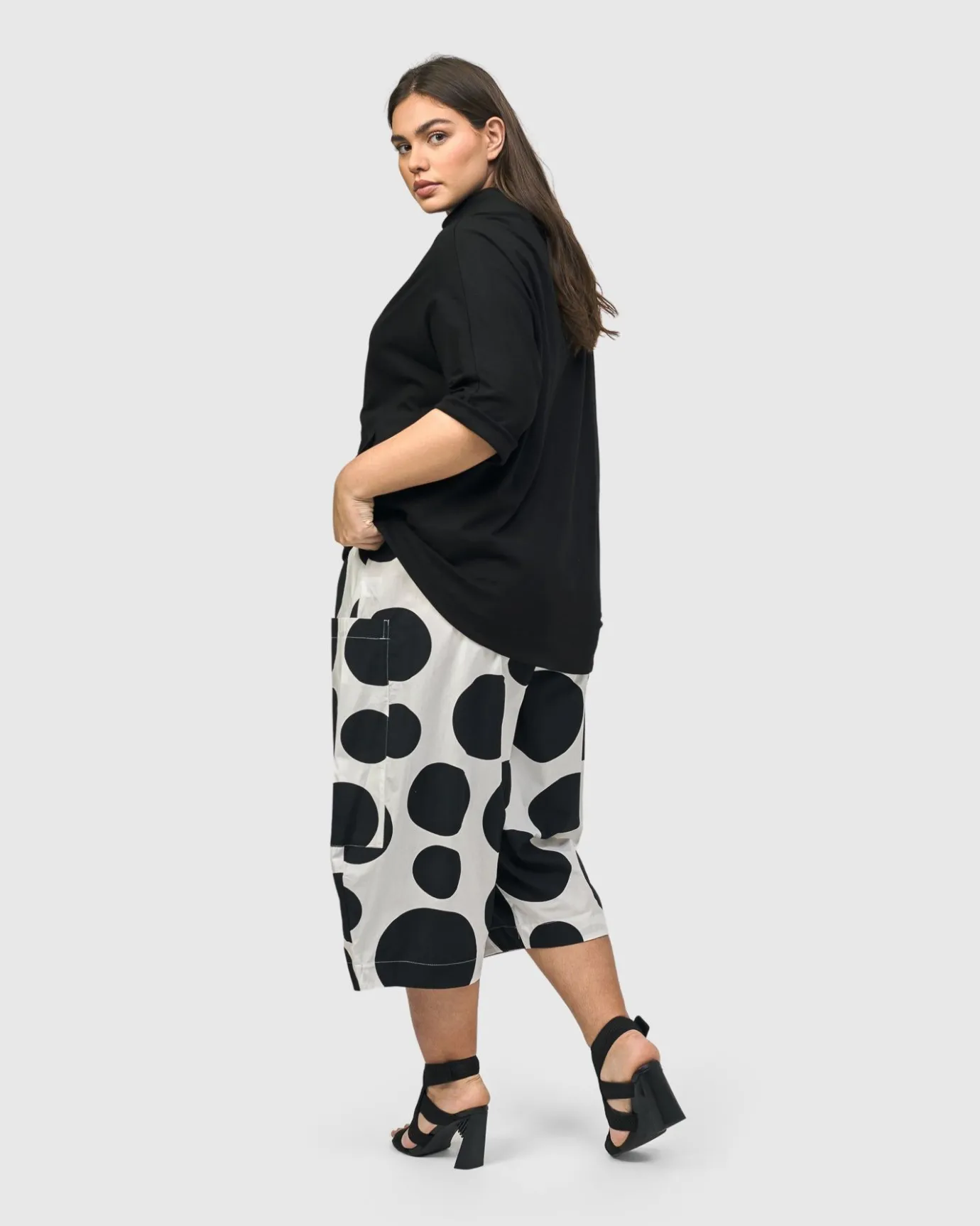 Women Alembika Tops & Tunics<Urban Wanderer Sweatshirt, Black
